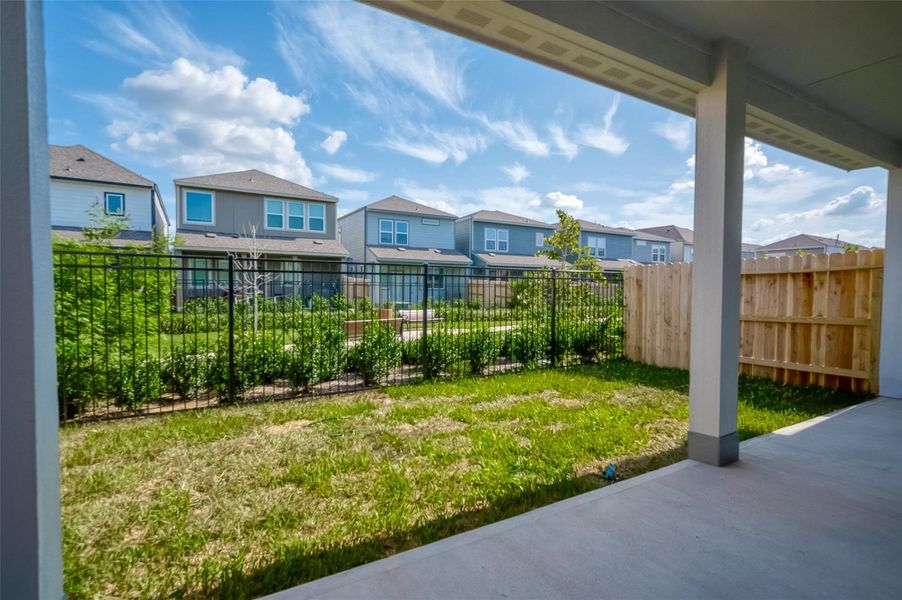 Spacious, unfurnished interior of a new home in McClendon Park Village, Houston (Image 41). Spacious, unfurnished interior of a new home in McClendon Park Village, Houston (Image 41).