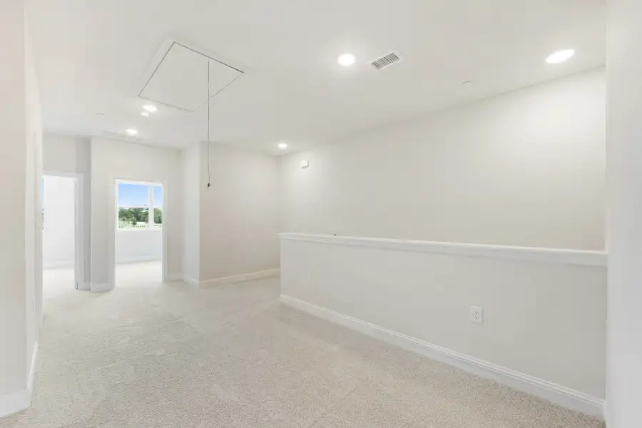 Spacious, unfurnished interior of a new home in Ten Mile Creek, Celina (Image 35).