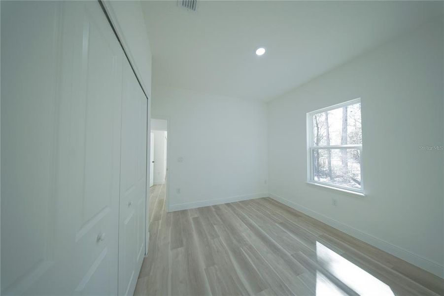 Spacious, unfurnished interior of a new home in , Ocala (Image 12).