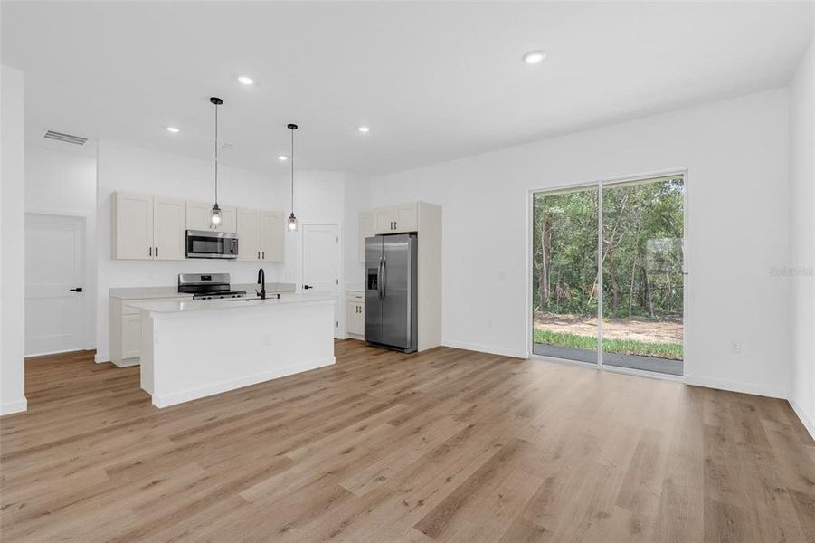 Spacious, unfurnished interior of a new home in , Citrus Springs (Image 12).