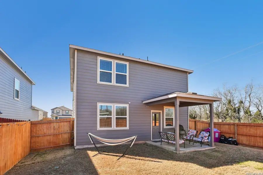 Exterior details and patio area of a home in Blue Ridge Ranch, San Antonio (Image 4).