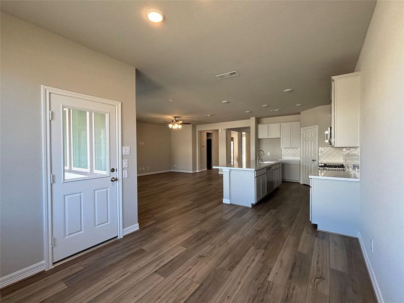 Spacious, unfurnished interior of a new home in Sunterra, Katy (Image 31).