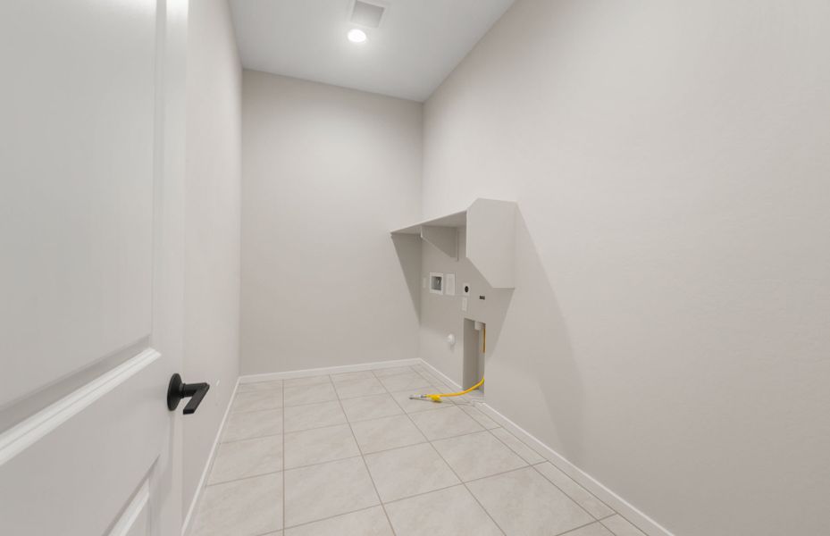 Spacious, unfurnished interior of a new home in Legado West, Queen Creek (Image 20).
