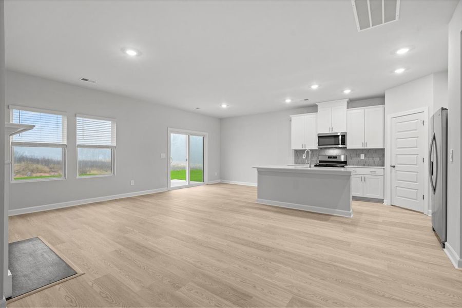 Spacious, unfurnished interior of a new home in Vickery Station, Woodruff (Image 10).