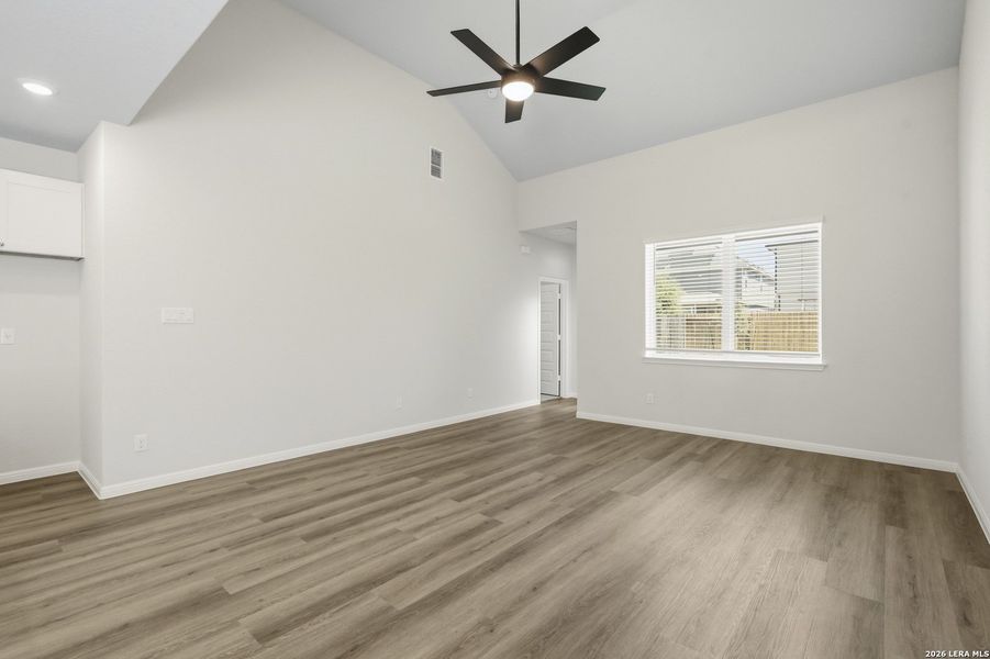 Spacious, unfurnished interior of a new home in Timber Creek, San Antonio (Image 29). Spacious, unfurnished interior of a new home in Timber Creek, San Antonio (Image 29).