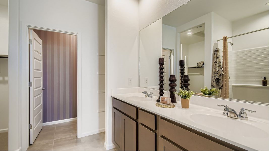 3078 Solana Owners Bath 1of2 Base2