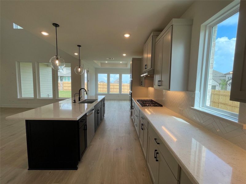 Stunning finishes in Light & Bright Kitchen Stunning finishes in Light & Bright Kitchen