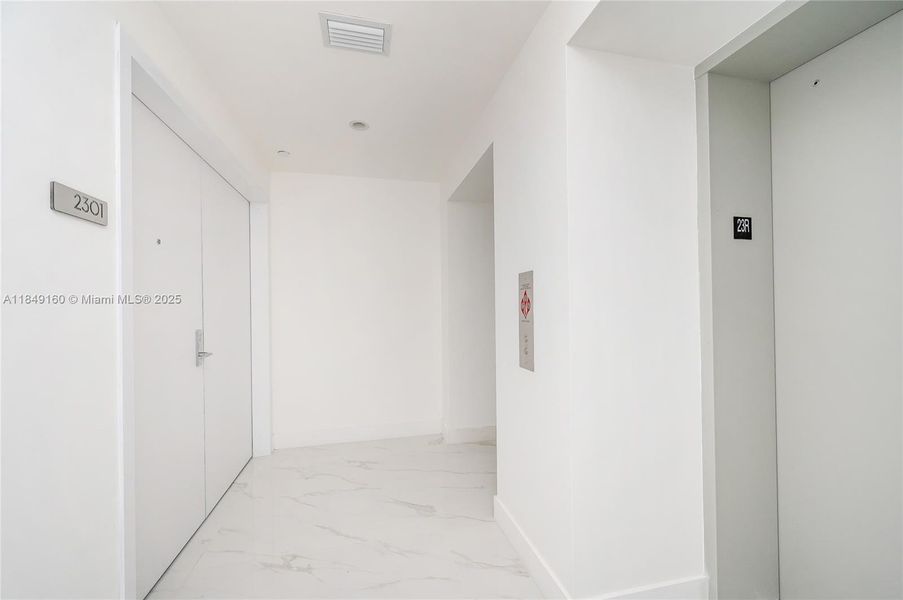 Spacious, unfurnished interior of a new home in Aria Reserve, Miami (Image 23).