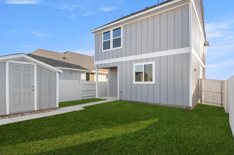 Exterior details and patio area of a home in Harvest Ridge, Elgin (Image 2).