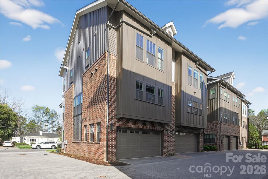 Condo located in Charlotte, NC showcasing its design and architecture (Image 5). Condo located in Charlotte, NC showcasing its design and architecture (Image 5).