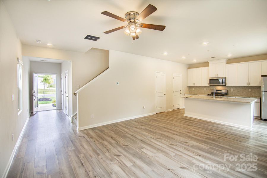 Spacious, unfurnished interior of a new home in Belterra, Charlotte (Image 8).