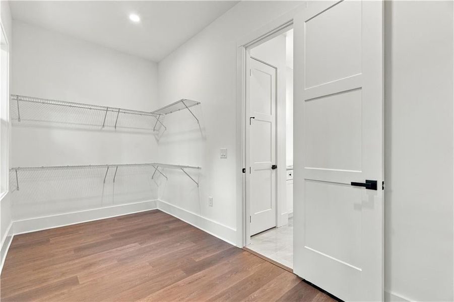 Spacious, unfurnished interior of a new home in , Jasper (Image 47).