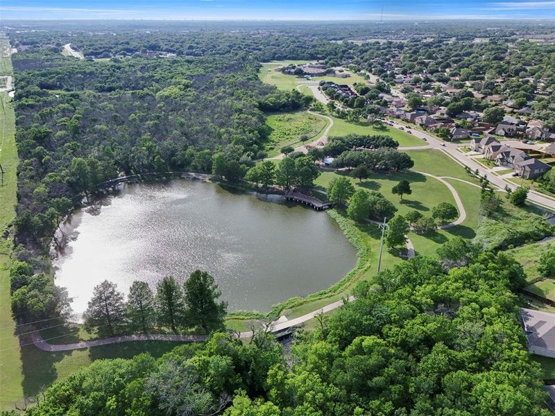 Ablon Park - Large Pond with walking trails and fishing pier.