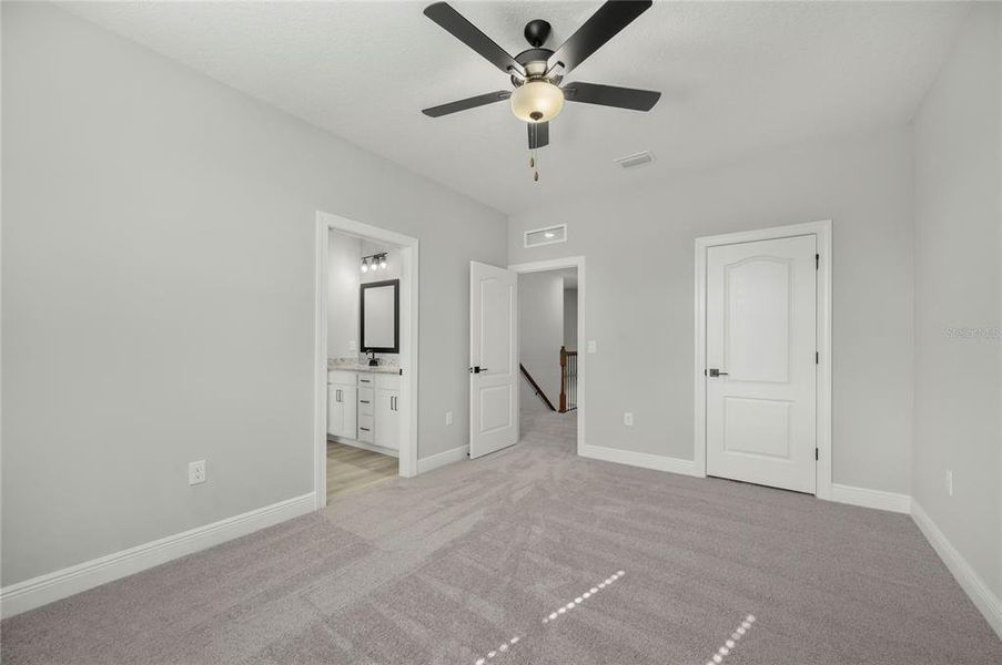 Spacious, unfurnished interior of a new home in , Kissimmee (Image 8).