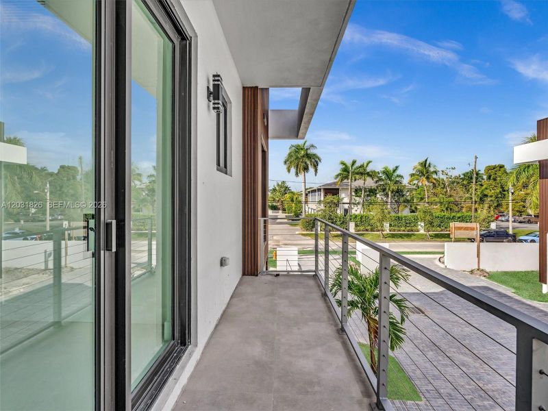 Exterior details and patio area of a home in , Dania Beach (Image 52).