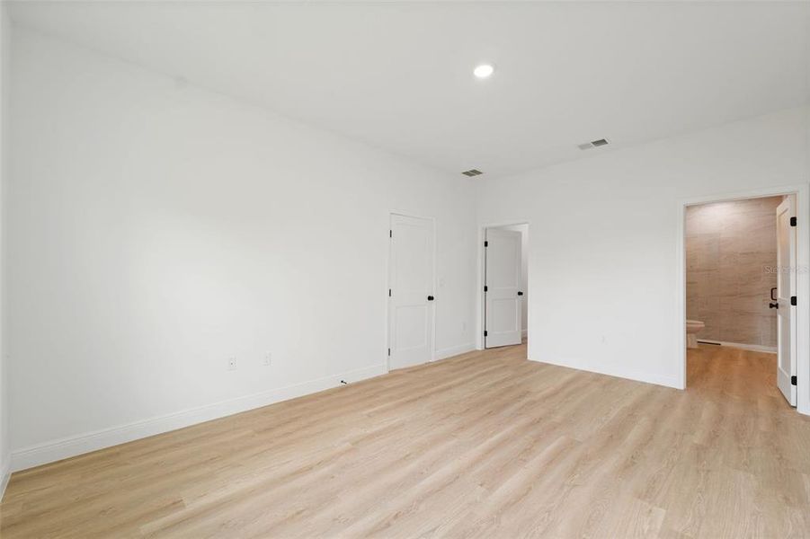 Spacious, unfurnished interior of a new home in , Ocala (Image 22).