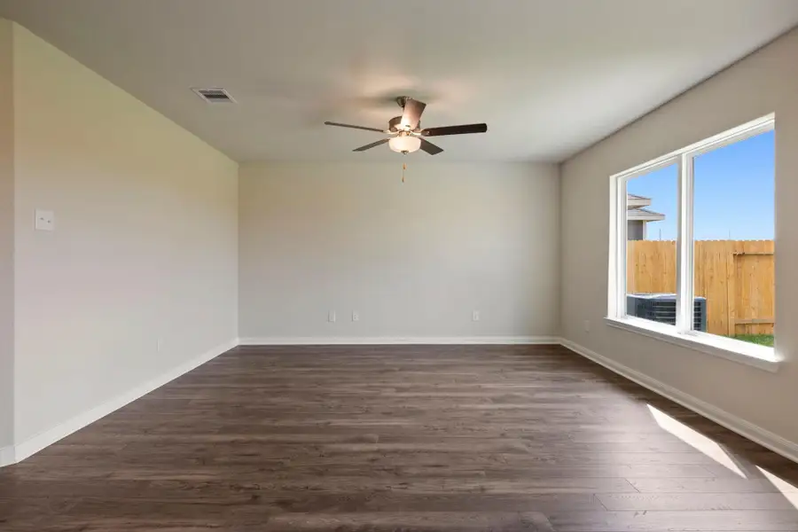 Spacious, unfurnished interior of a new home in Freeman Ranch, Katy (Image 7).