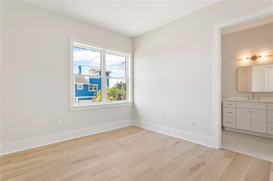 Spacious, unfurnished interior of a new home in , St. Petersburg (Image 26).