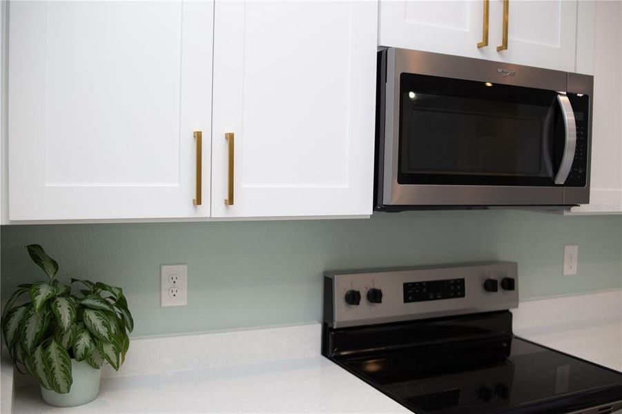 Close-up of interior finishes inside a home in , Lake Wales (Image 25).