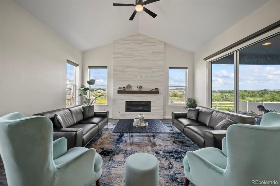 This living room is very peaceful and quiet.... you get all the views of the Cherry Creek Trail preserve.