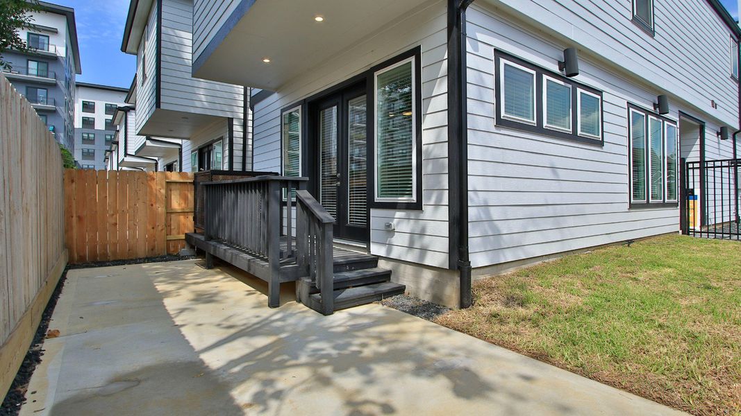 Exterior details and patio area of a home in Shady Acres, Houston (Image 23).