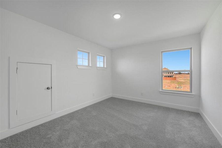 Spacious, unfurnished interior of a new home in Lily Creek at Sutton Fields, Aubrey (Image 23).