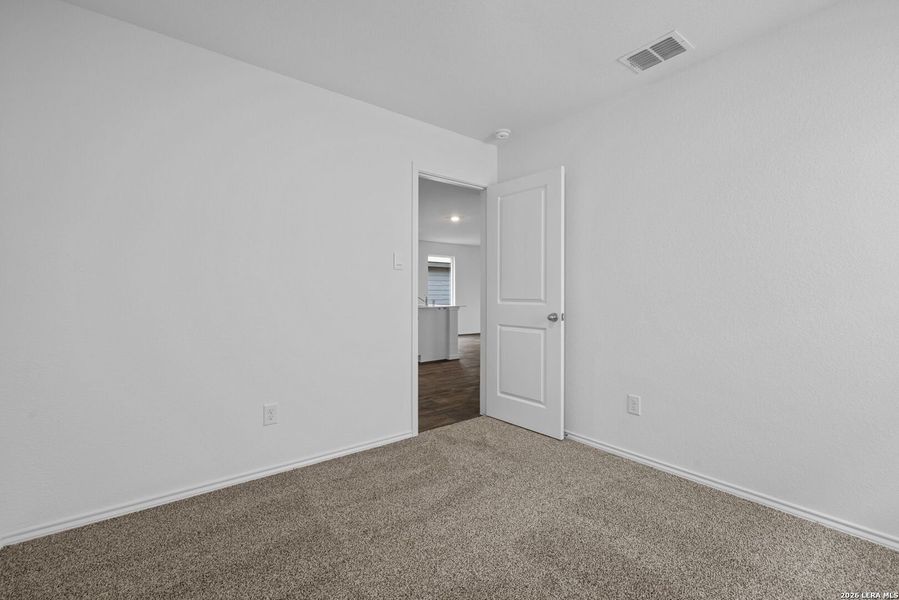 Spacious, unfurnished interior of a new home in Avenida, Converse (Image 16).