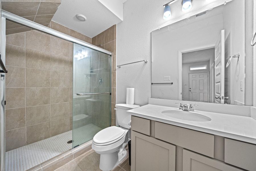 Furnished interior view inside a new home in , Missouri City (Image 5).