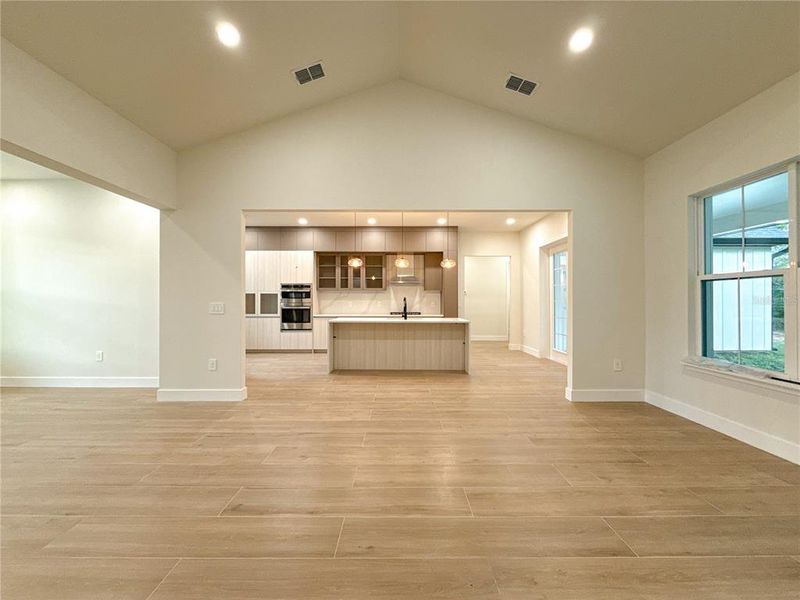 Spacious, unfurnished interior of a new home in , Dunnellon (Image 50).