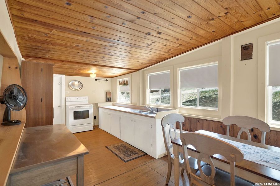 Furnished interior view inside a new home in , Bandera (Image 34).