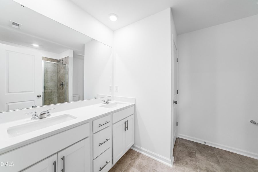 SUN_ElmGrove_Pic_Wyatt_OwnersBath_2of2 SUN_ElmGrove_Pic_Wyatt_OwnersBath_2of2