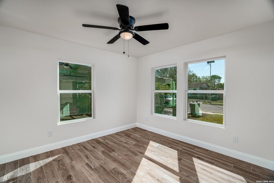 Spacious, unfurnished interior of a new home in , San Antonio (Image 15).