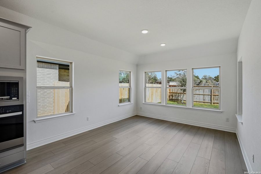 Spacious, unfurnished interior of a new home in Davis Ranch, San Antonio (Image 38).