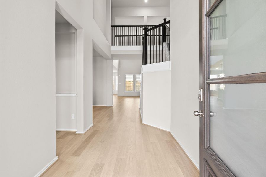 Spacious, unfurnished interior of a new home in Candela, Richmond (Image 24).