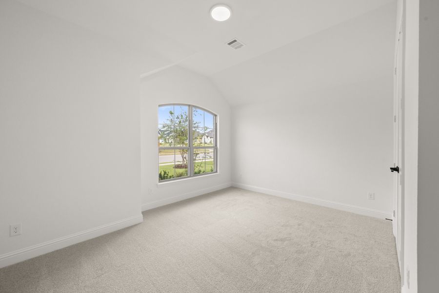Spacious, unfurnished interior of a new home in Ridgepoint, Midlothian (Image 34).