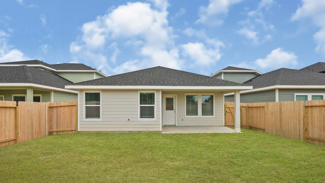 Exterior details and patio area of a home in Holly Ridge, Rosenberg (Image 19).