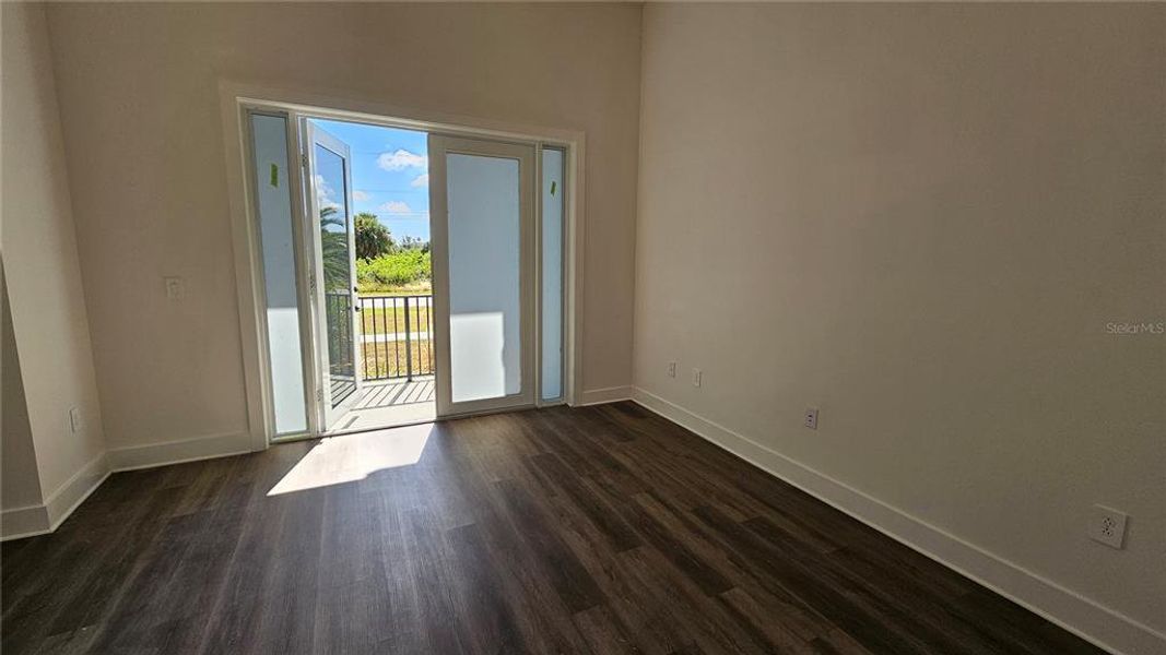 Spacious, unfurnished interior of a new home in , Port Charlotte (Image 20).