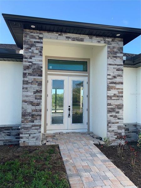Exterior details and patio area of a home in , Port Charlotte (Image 14).