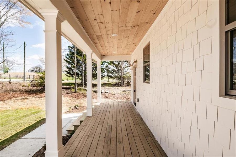 Exterior details and patio area of a home in , Murrayville (Image 29).