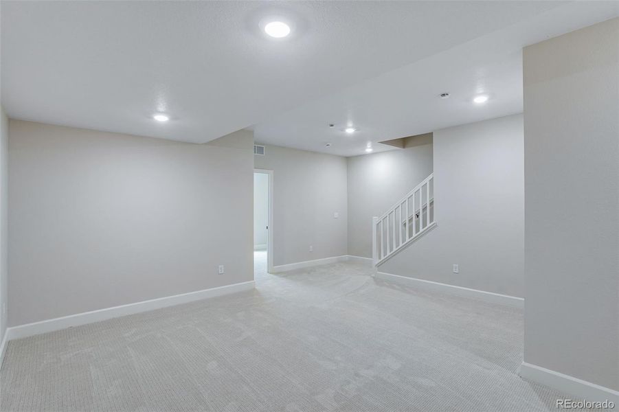 Spacious, unfurnished interior of a new home in Sugar Mill Village, Longmont (Image 35). Spacious, unfurnished interior of a new home in Sugar Mill Village, Longmont (Image 35).