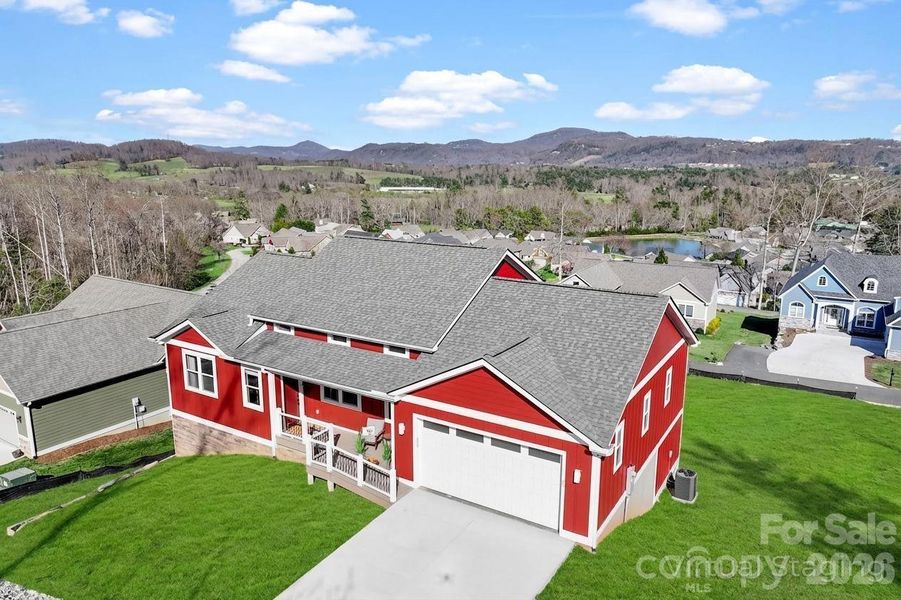 Welcome to 68 Carrie Dr! (virtual grass)