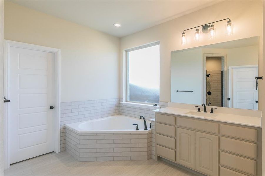 Furnished interior view inside a new home in , Alvarado (Image 10).