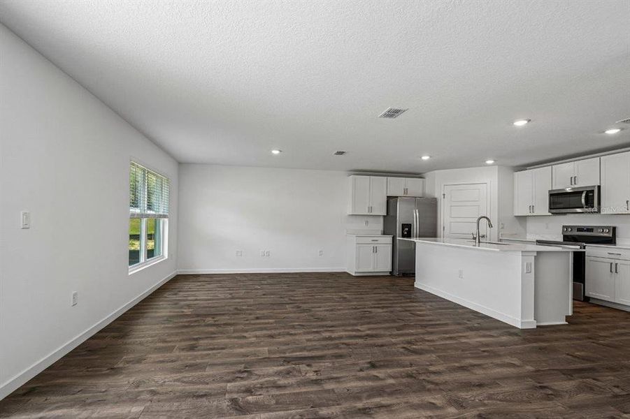 Spacious, unfurnished interior of a new home in , Umatilla (Image 16).
