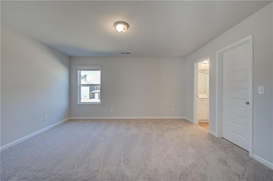 Spacious, unfurnished interior of a new home in Riverbend Overlook, Fayetteville (Image 22).