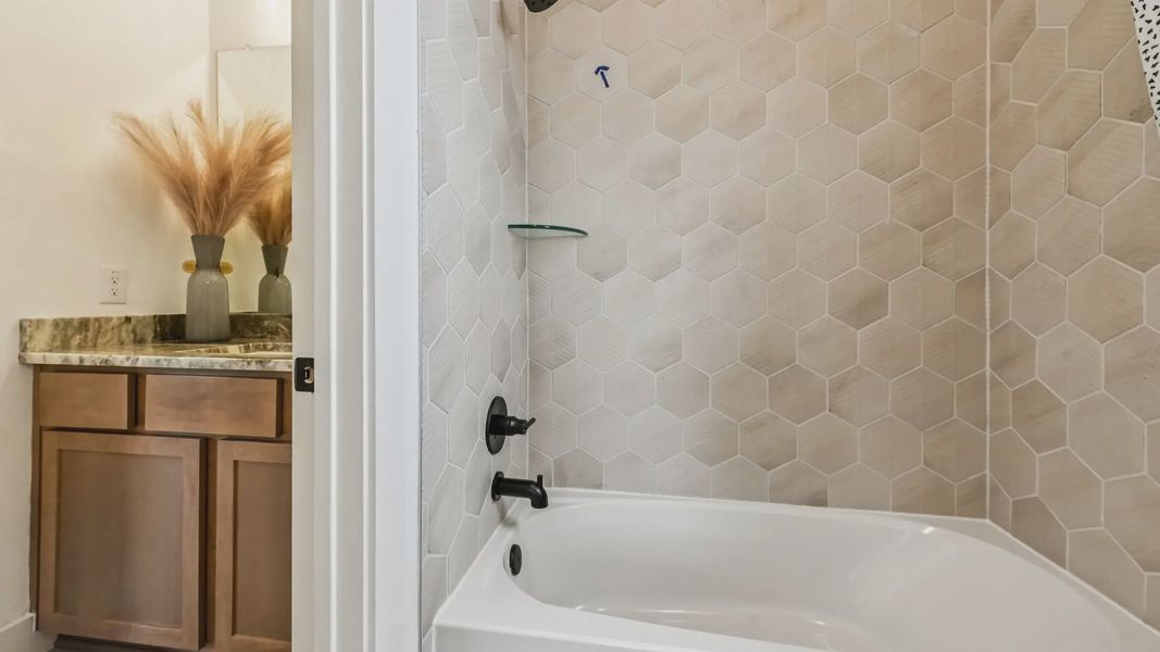 Representative interior finishes for a home built from the Sweetwater by Chesmar Homes in Evergreen 60s, Conroe (Image 21). Representative interior finishes for a home built from the Sweetwater by Chesmar Homes in Evergreen 60s, Conroe (Image 21).