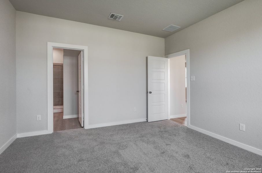 Spacious, unfurnished interior of a new home in Cinco Lakes, San Antonio (Image 18). Spacious, unfurnished interior of a new home in Cinco Lakes, San Antonio (Image 18).