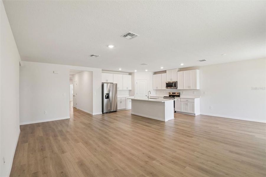 Spacious, unfurnished interior of a new home in Two Rivers - Classic Series, Zephyrhills (Image 21).