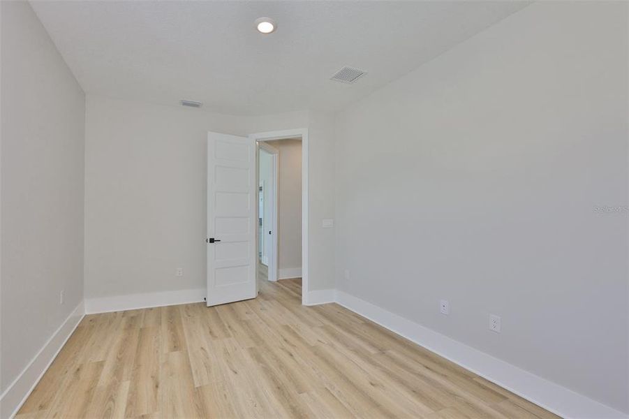 Spacious, unfurnished interior of a new home in , Tampa (Image 13).