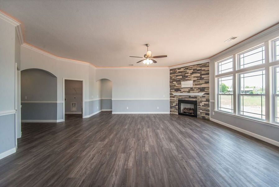 Representative unfurnished interior of a home built from the Franklin by Enchanted Homes in Guadalupe Heights, Seguin (Image 29).