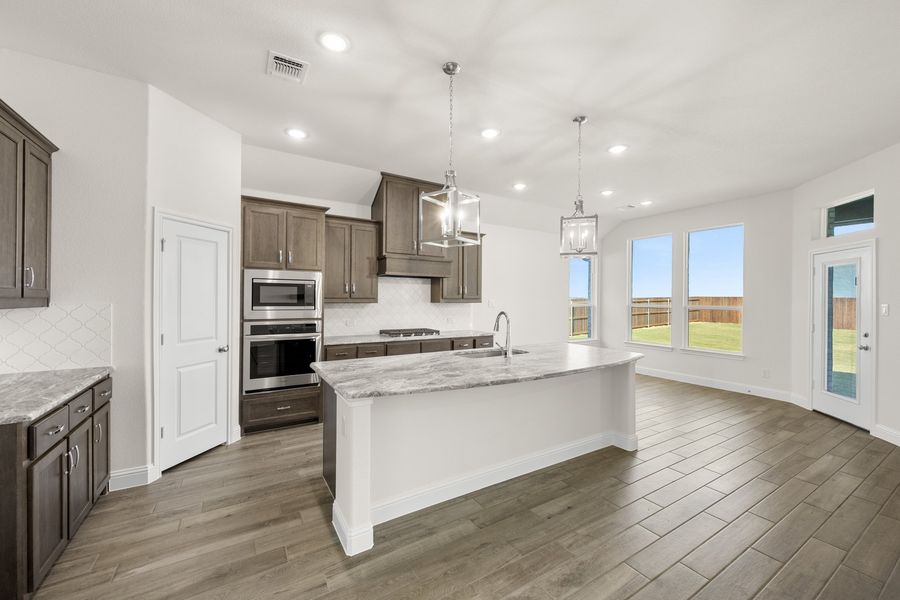 Furnished interior view inside a new home in Myrtle Creek, Waxahachie (Image 15).